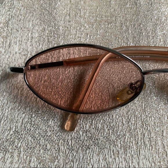 Vintage 90s/Y2K Pink Oval Sunglasses - Picture 4 of 7